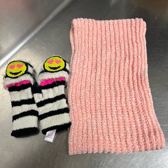 Lot of 2 Justice Orange Scarf & Black White Striped Emoji Mittens One Size VGUC - Picture 1 of 13